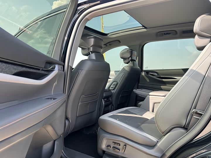 Фото 10 - Ford Edge