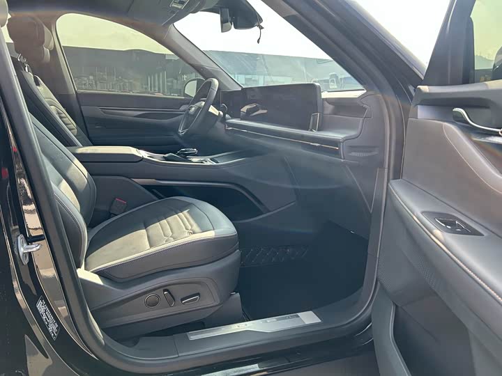 Фото 12 - Ford Edge