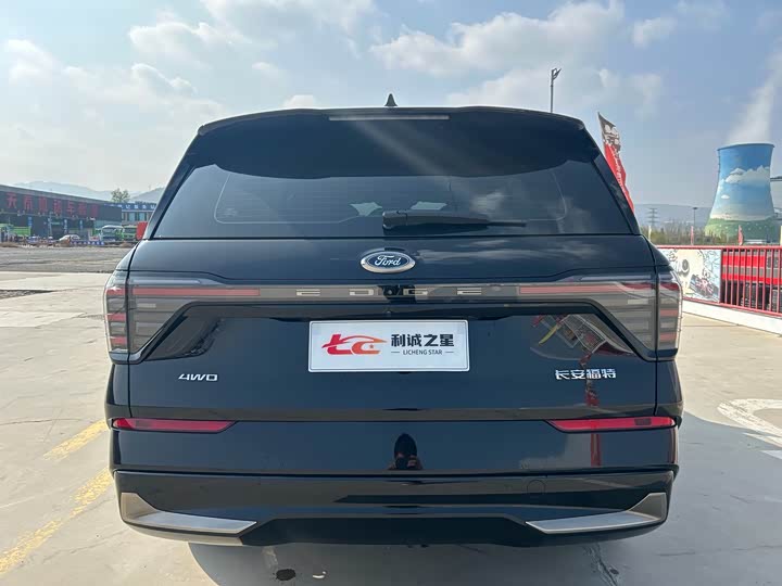 Фото 6 - Ford Edge