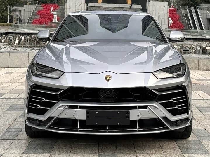 Фото 2 - Lamborghini Urus