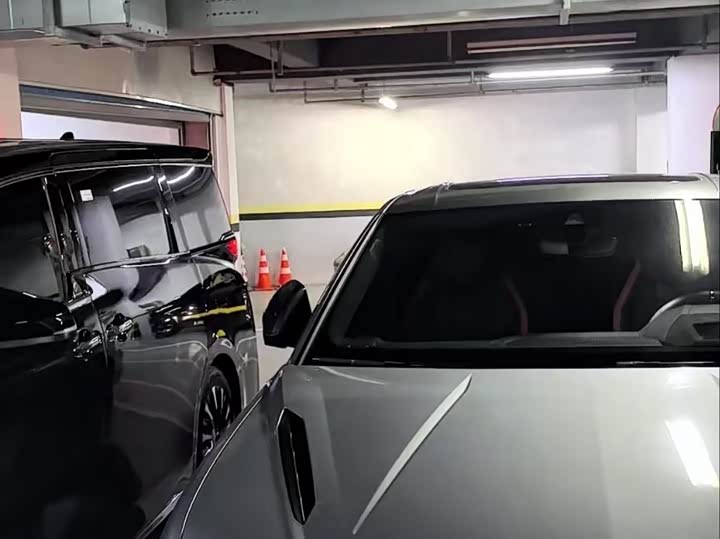 Фото 4 - Lamborghini Urus