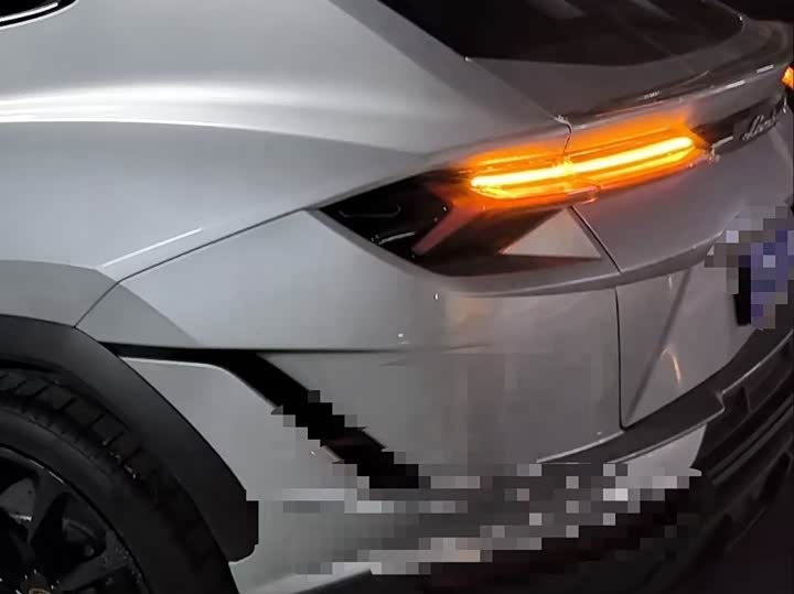 Фото 6 - Lamborghini Urus