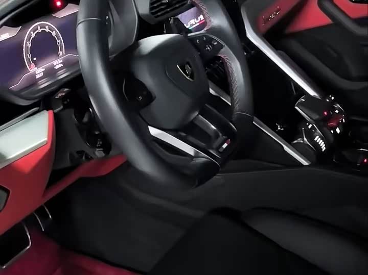 Фото 7 - Lamborghini Urus