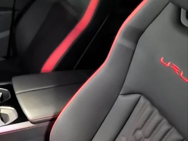 Фото 8 - Lamborghini Urus