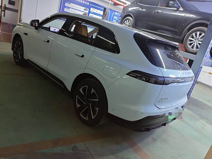 Фото 8 - Exeed Sterra ET