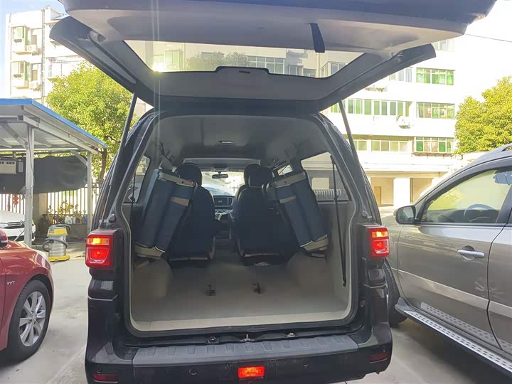 Фото 19 - Dongfeng Forthing Lingzhi M5