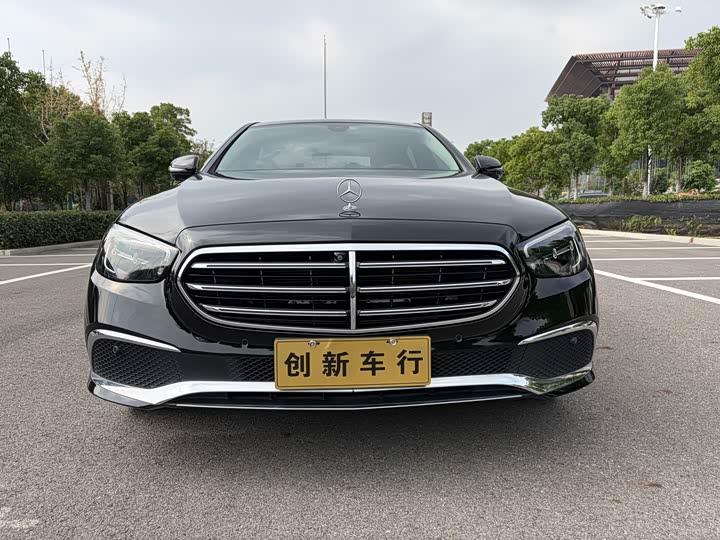 Фото 1 - Mercedes-Benz E-Class