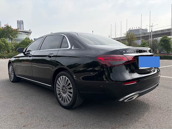 Фото 3 - Mercedes-Benz E-Class