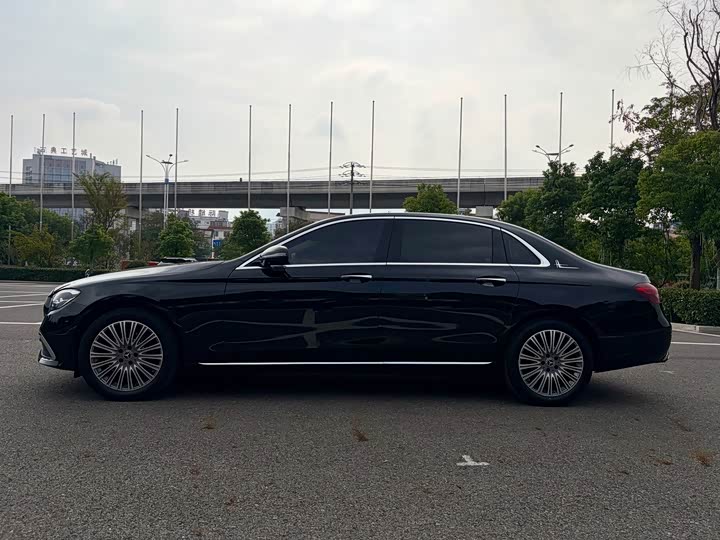 Фото 5 - Mercedes-Benz E-Class