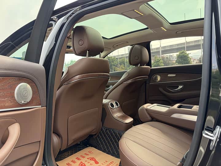 Фото 6 - Mercedes-Benz E-Class