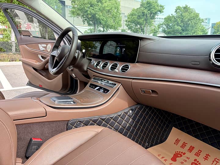 Фото 8 - Mercedes-Benz E-Class