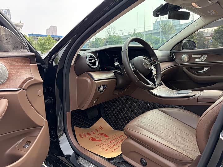 Фото 9 - Mercedes-Benz E-Class