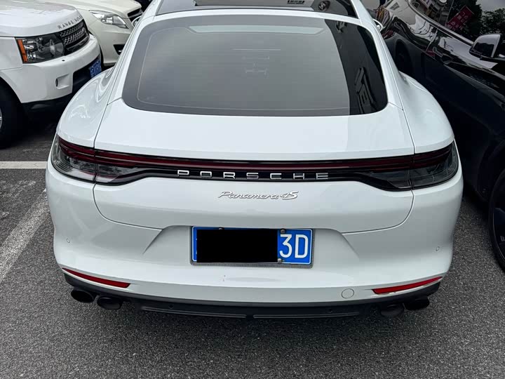 Фото 2 - Porsche Panamera