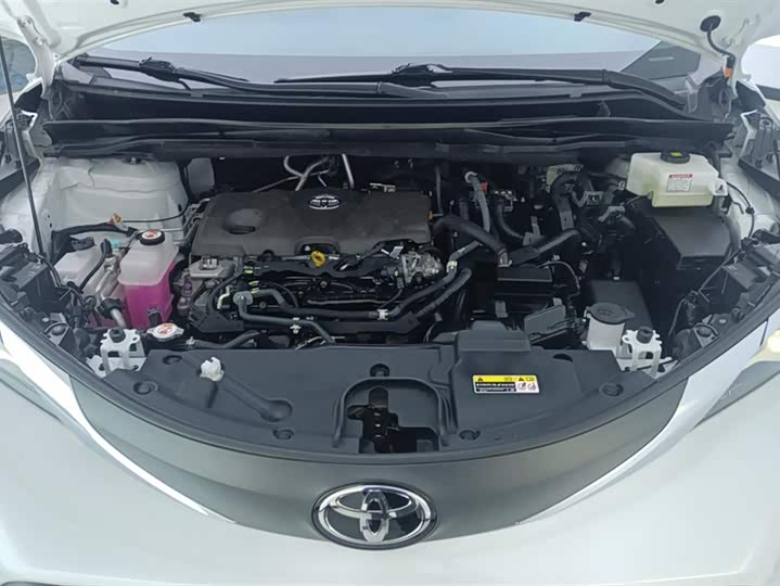 Фото 10 - Toyota Granvia