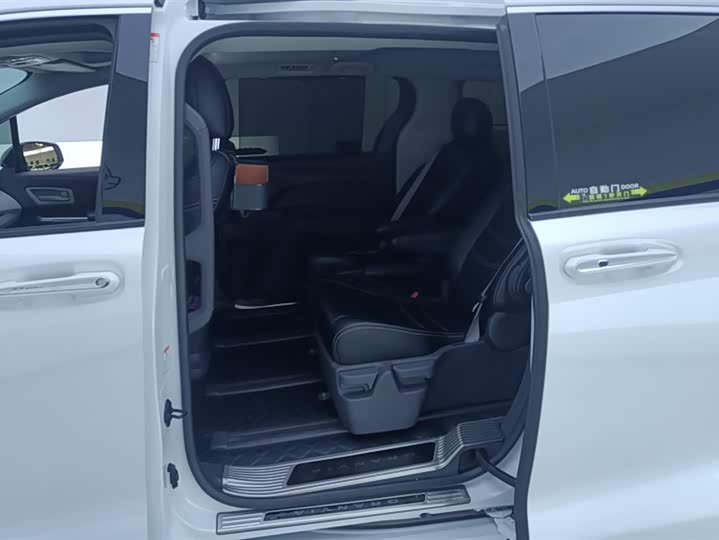 Фото 11 - Toyota Granvia