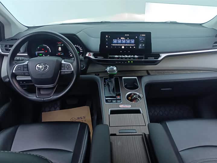 Фото 12 - Toyota Granvia