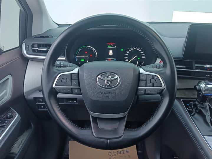 Фото 15 - Toyota Granvia