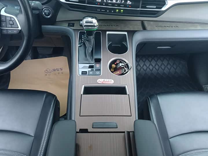 Фото 16 - Toyota Granvia