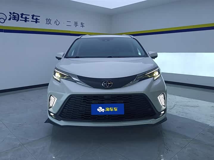 Фото 2 - Toyota Granvia