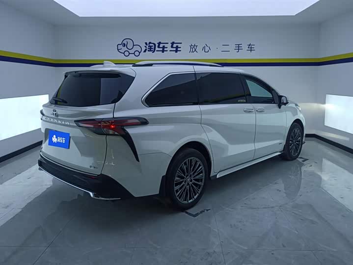 Фото 3 - Toyota Granvia