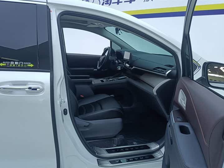 Фото 8 - Toyota Granvia