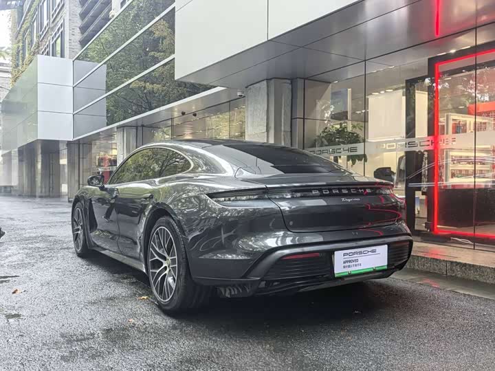 Фото 4 - Porsche Taycan