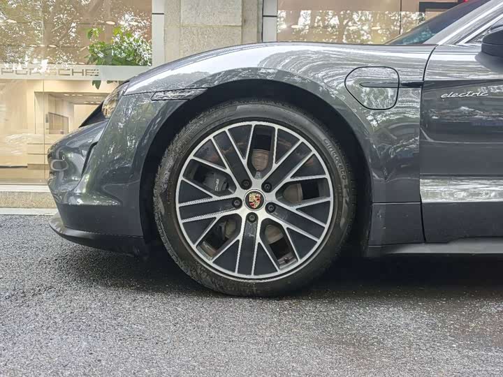 Фото 6 - Porsche Taycan