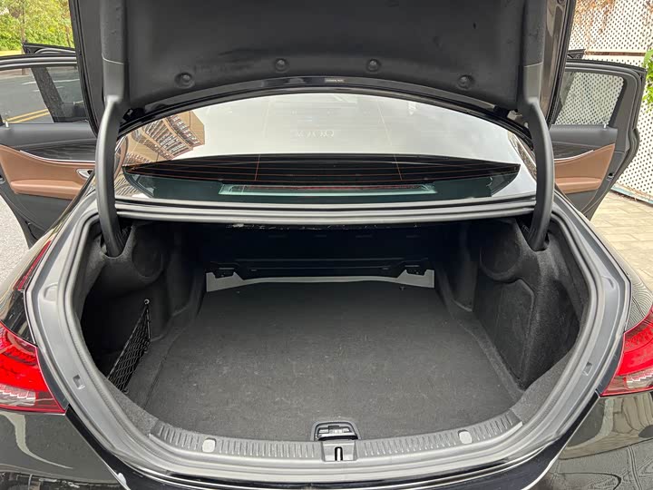 Фото 10 - Mercedes-Benz E-Class