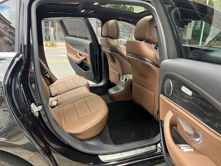 Фото 11 - Mercedes-Benz E-Class