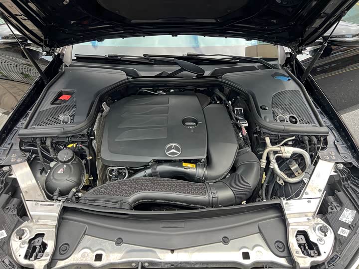 Фото 15 - Mercedes-Benz E-Class