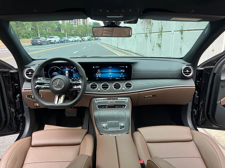 Фото 16 - Mercedes-Benz E-Class