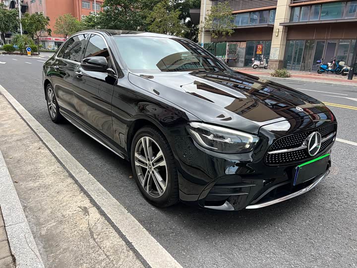 Фото 3 - Mercedes-Benz E-Class