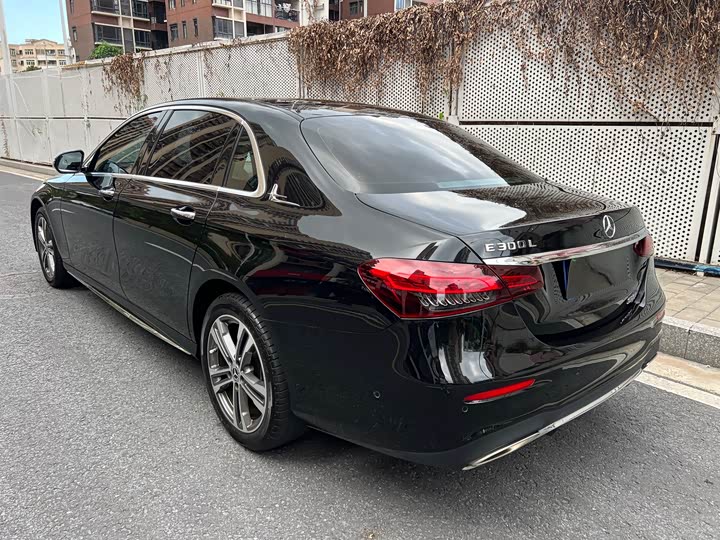 Фото 6 - Mercedes-Benz E-Class