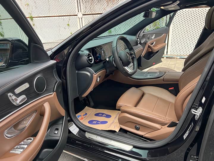 Фото 8 - Mercedes-Benz E-Class