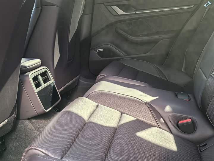 Фото 12 - Porsche Taycan