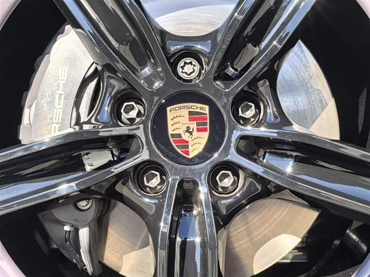 Фото 14 - Porsche Taycan