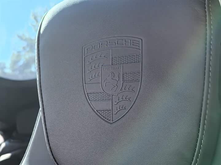 Фото 16 - Porsche Taycan