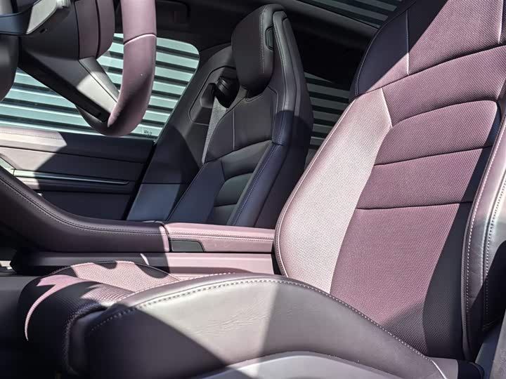 Фото 18 - Porsche Taycan