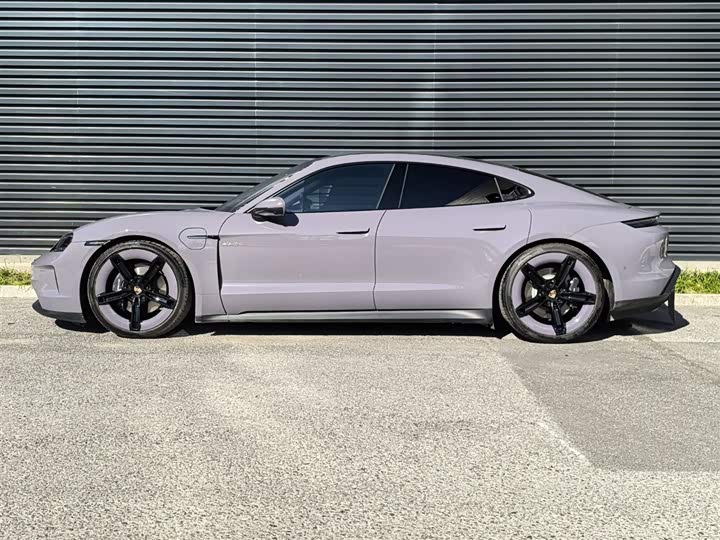 Фото 2 - Porsche Taycan