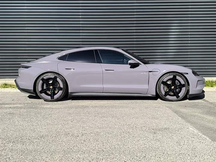 Фото 6 - Porsche Taycan