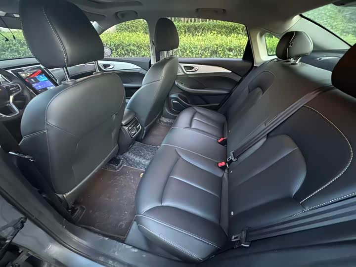 Фото 10 - Roewe i6 Max EV