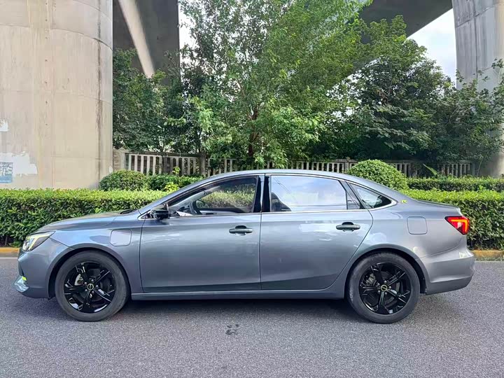 Фото 4 - Roewe i6 Max EV