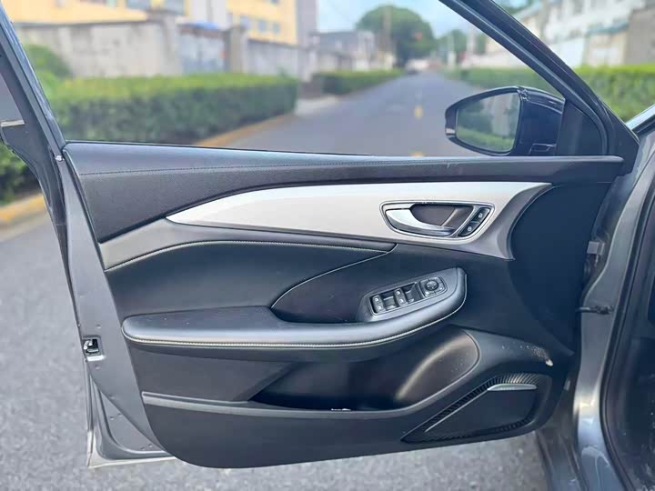 Фото 8 - Roewe i6 Max EV