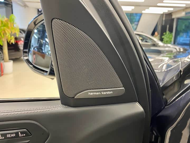 Фото 10 - BMW X7