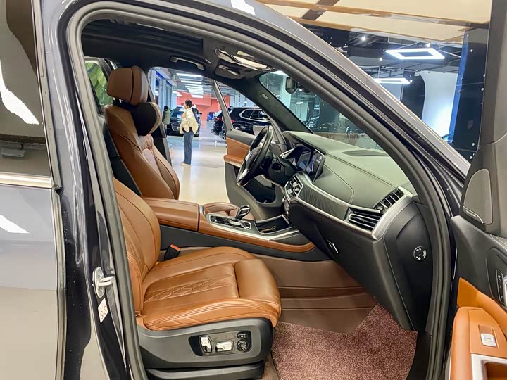 Фото 15 - BMW X7