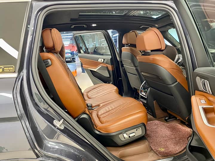 Фото 16 - BMW X7