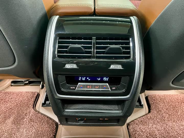 Фото 18 - BMW X7