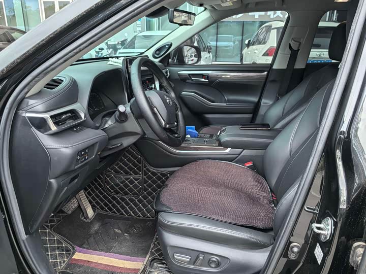 Фото 4 - Toyota Highlander