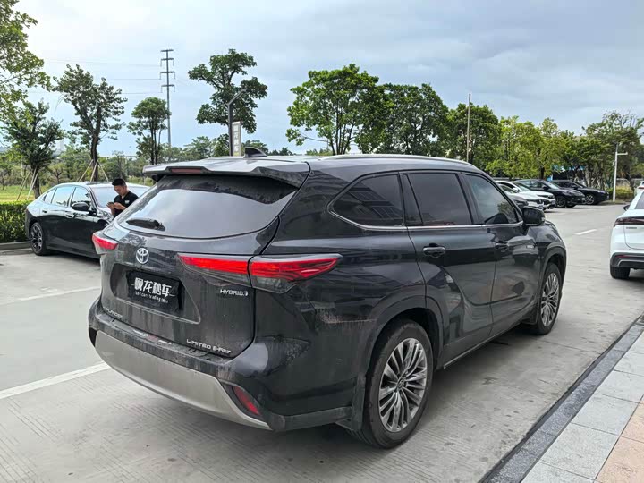 Фото 9 - Toyota Highlander