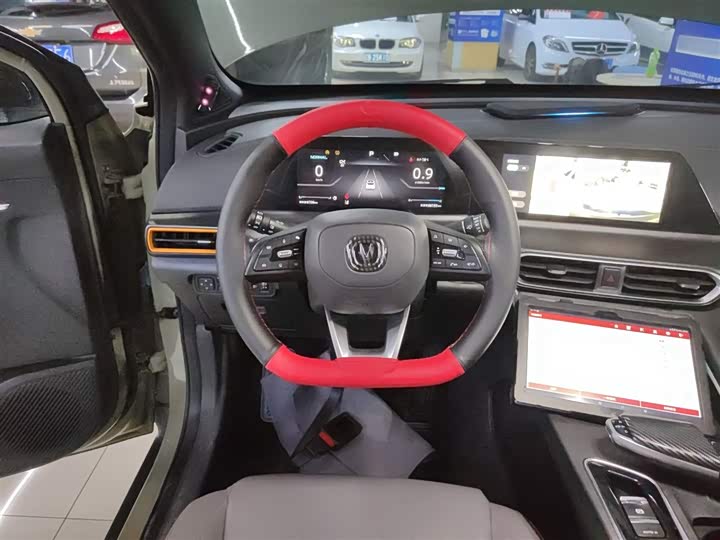 Фото 11 - Changan UNI-T